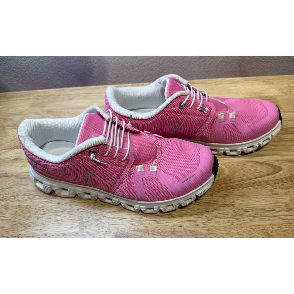 On Running Cloud Pink White Women Running Shoes US 7 EU 38 NWOT